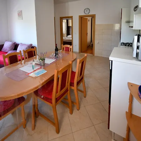 By The Sea Sevid, Trogir - 15404 Apartment *